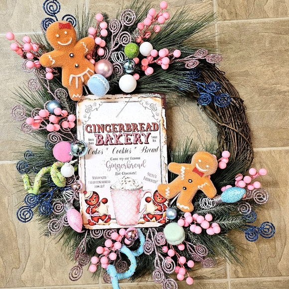 Gingerbread bakery Christmas wreath - Picture 6 of 10
